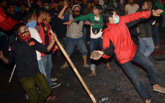 Dân Indonesia biểu tình phản đối tăng giá xăng