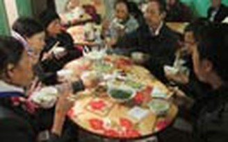 Bữa ăn dinh dưỡng vì bệnh nhân nghèo