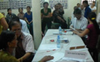 Nhóm bác sĩ làm việc thiện