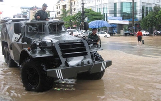 Điều xe thiết giáp, cứu hộ đưa thí sinh đi thi