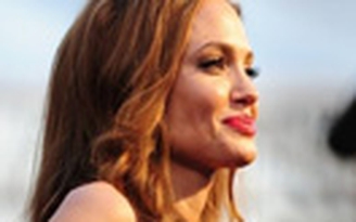 Angelina Jolie thu nhập cao nhất Hollywood năm 2013