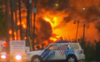 Video: Xe lửa nổ tung, 50 người mất tích