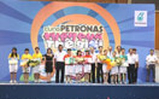 Kiến Thiết (TP.HCM) vô địch 'Cùng Petronas khám phá thế giới' 2013