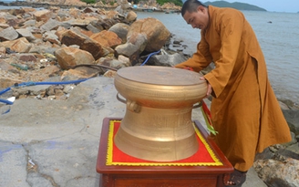 Đưa trống đồng ra Trường Sa