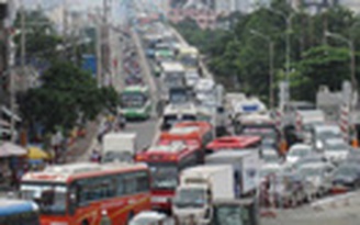 Kẹt xe khu vực cầu Bình Triệu vì thu phí