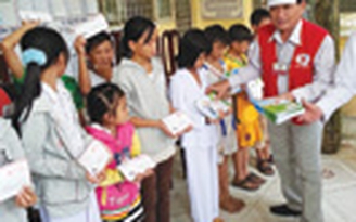 Giúp người nghèo 7.8.2013