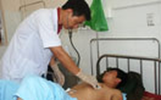 Người thầy thuốc mang hai màu áo