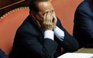 Ông Silvio Berlusconi phải thụ án vì trốn thuế