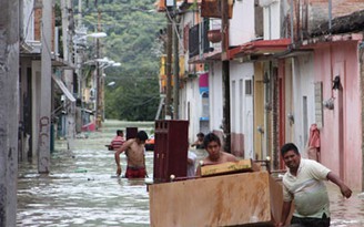 97 người chết do bão lũ ở Mexico tăng cao