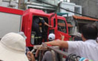 Cháy nhà, khu dân cư náo loạn