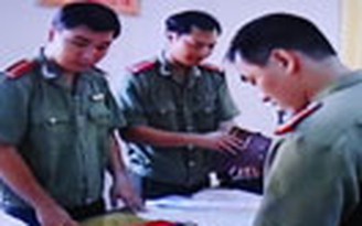 Phá đường dây làm giả tài liệu cơ quan tổ chức quy mô lớn Phá đường dây làm giả tài liệu cơ quan tổ chức quy mô lớn