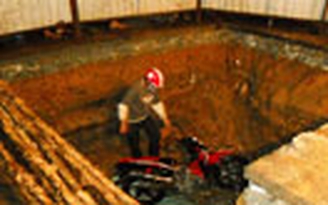 Để xe và người lọt hố công trình, bị phạt 25 triệu đồng