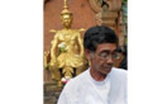 Quân cảnh Campuchia ngăn chặn hoàng thân Sisowath Thomico tuyệt thực