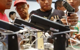 Philippines cho phép nhà báo, bác sĩ mang theo súng