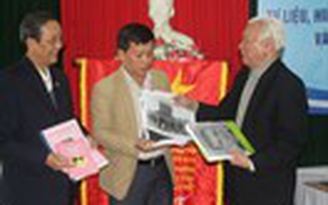 Tiếp nhận tư liệu, hiện vật lịch sử của cựu thanh niên xung phong