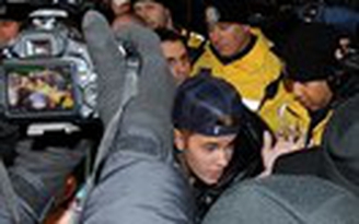 Justin Bieber trình diện tại đồn cảnh sát Canada