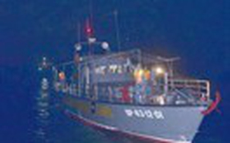 Cứu tàu cá cùng 6 ngư dân gặp nạn