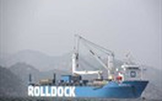 Chùm ảnh tàu Rolldock Sea vận chuyển tàu ngầm Hà Nội đang neo đậu ở Cam Ranh
