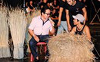 Duyên dáng Việt Nam 26: Elvis Phương, Quang Linh hát cùng... rơm rạ