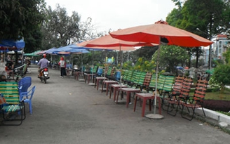 Mặt tiền công viên bị chiếm dụng