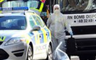 Hàng loạt kiện hàng chứa chất nổ gửi đến văn phòng quân đội Anh