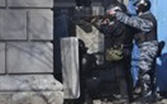Bạo lực đẫm máu ở Ukraine: Có cả lính bắn tỉa?