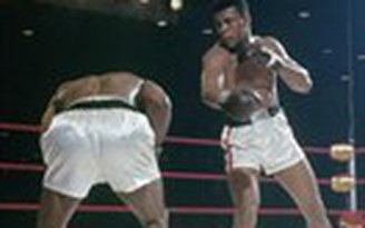 Đấu giá đôi găng của huyền thoại Muhammad Ali