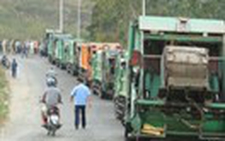 Dân chặn xe chở rác vì không được nhặt rác