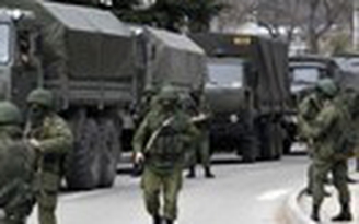 Máy bay quân sự và lính Nga đổ vào Crimea