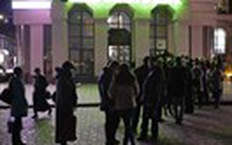 Người dân Crimea đổ xô rút tiền ngân hàng