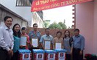 Tặng nhà tình thương