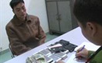 Bắt nhóm bán điện thoại iPhone không rõ nguồn gốc