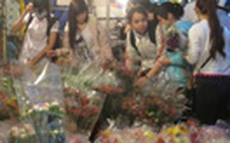 Hoa hồng tăng giá, hút hàng ngày Quốc tế phụ nữ 8.3