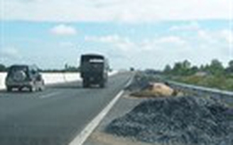 Sao dám đưa xe tưới cây vào đường cao tốc?