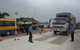 Cân xe gặp mưa là 'chết'