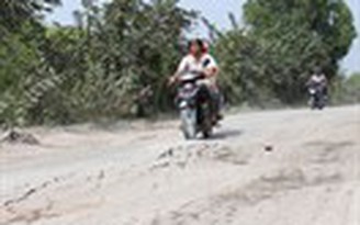 Yêu cầu khẩn trương sửa chữa đường Long Phước