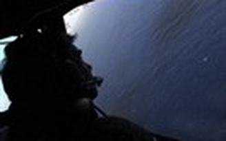 Diễn biến mới nhất vụ MH370: Phát hiện vệt dầu loang, triển khai tàu ngầm tìm kiếm