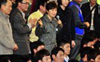 Tổng thống Hàn Quốc bị thân nhân hành khách trên phà Sewol chửi bới