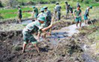 Bộ đội giúp dân