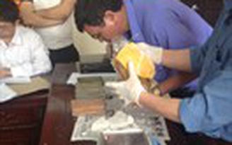 Phá đường dây vận chuyển 8 bánh heroin