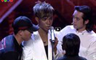 X-Factor: Thí sinh nam suýt ngất xin giám khảo cho thêm cơ hội