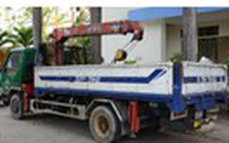 Bắt băng trộm cáp viễn thông bằng xe cẩu