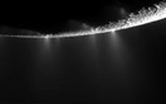 Hồ lớn trên mặt trăng sao Thổ