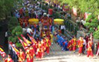 Hàng chục ngàn người dân TP.HCM dâng hương Giỗ tổ Hùng Vương