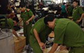 Tạm giữ gần 1.000 sản phẩm thời trang không rõ nguồn gốc