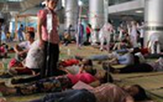 Hơn 500 công nhân nhập viện nghi do ngửi mùi lạ