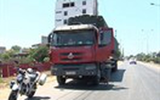 Truy đuổi xe quá tải vượt trạm cân