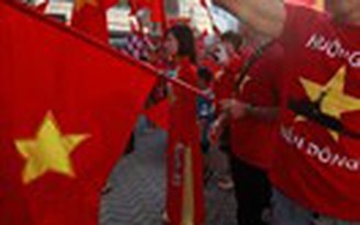 Người Việt ở Hồng Kông viết huyết thư phản đối Trung Quốc