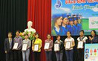 Trao học bổng cho sinh viên