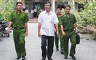 Tiền thờ cúng cũng không tha